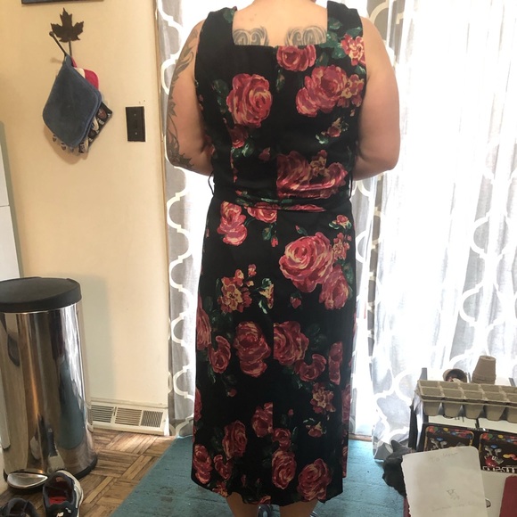 Lady Voluptuous  size 18 - Picture 2 of 2